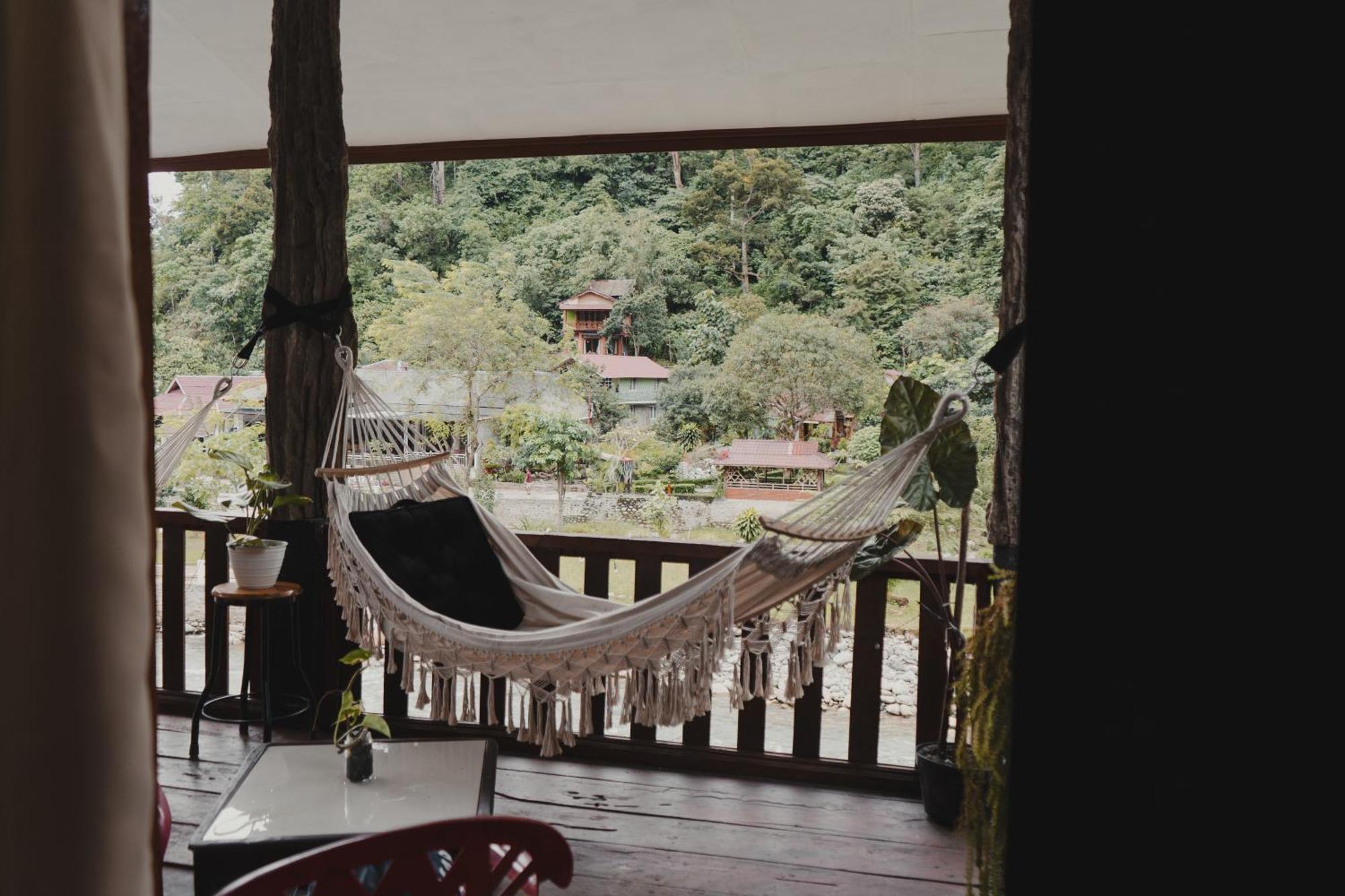 Charlys Little House Hotel Bukit Lawang Luaran gambar