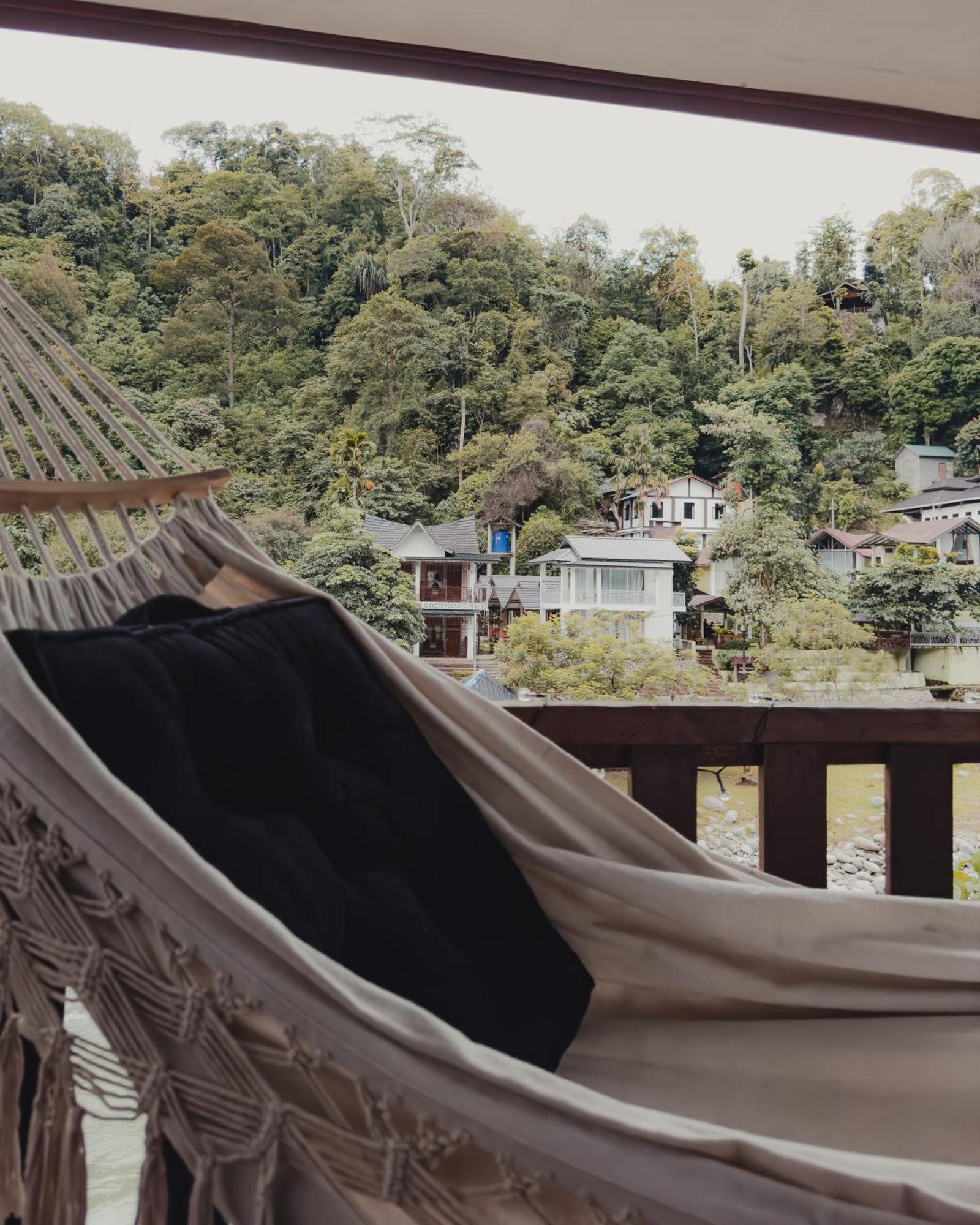 Charlys Little House Hotel Bukit Lawang Luaran gambar