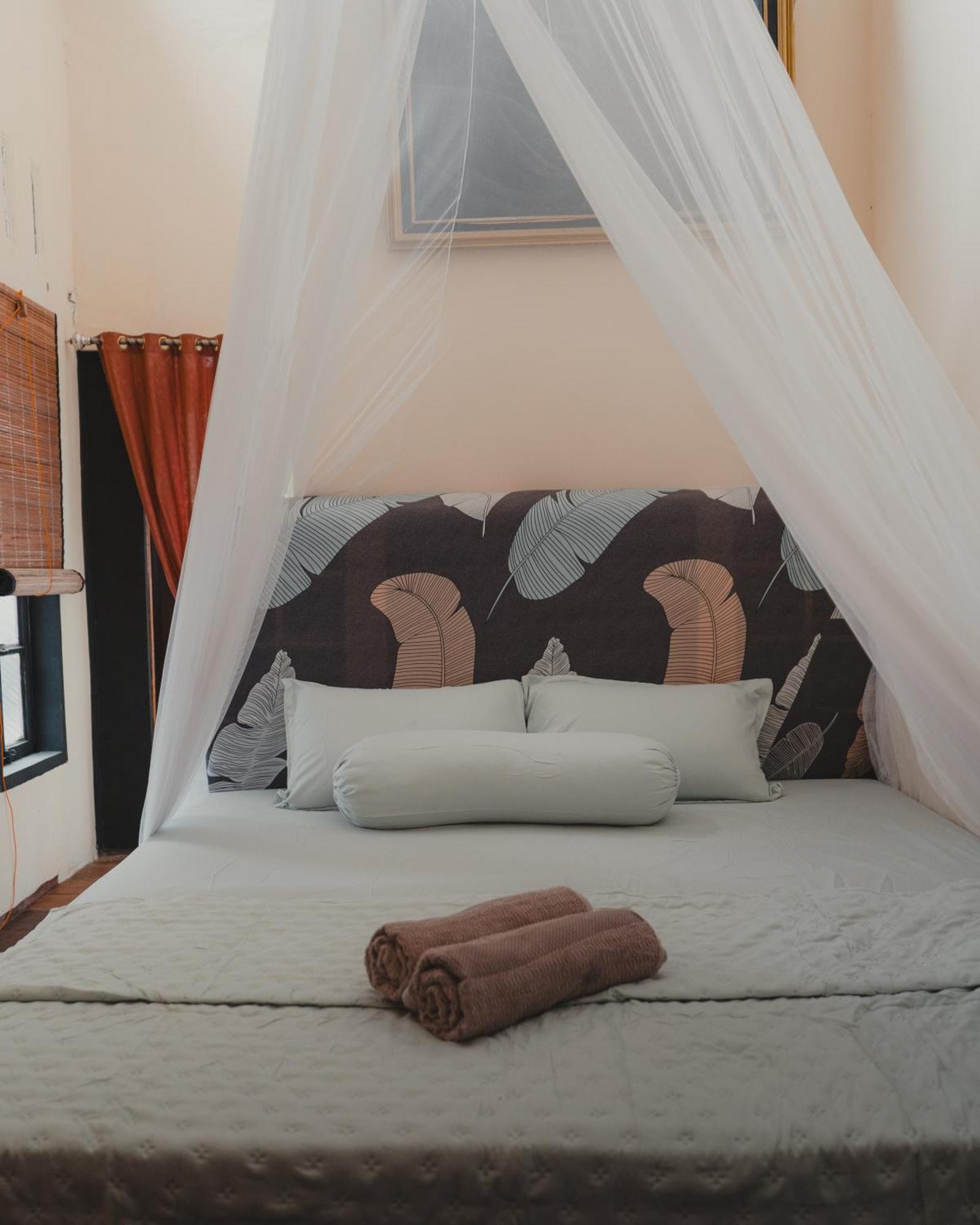 Charlys Little House Hotel Bukit Lawang Luaran gambar